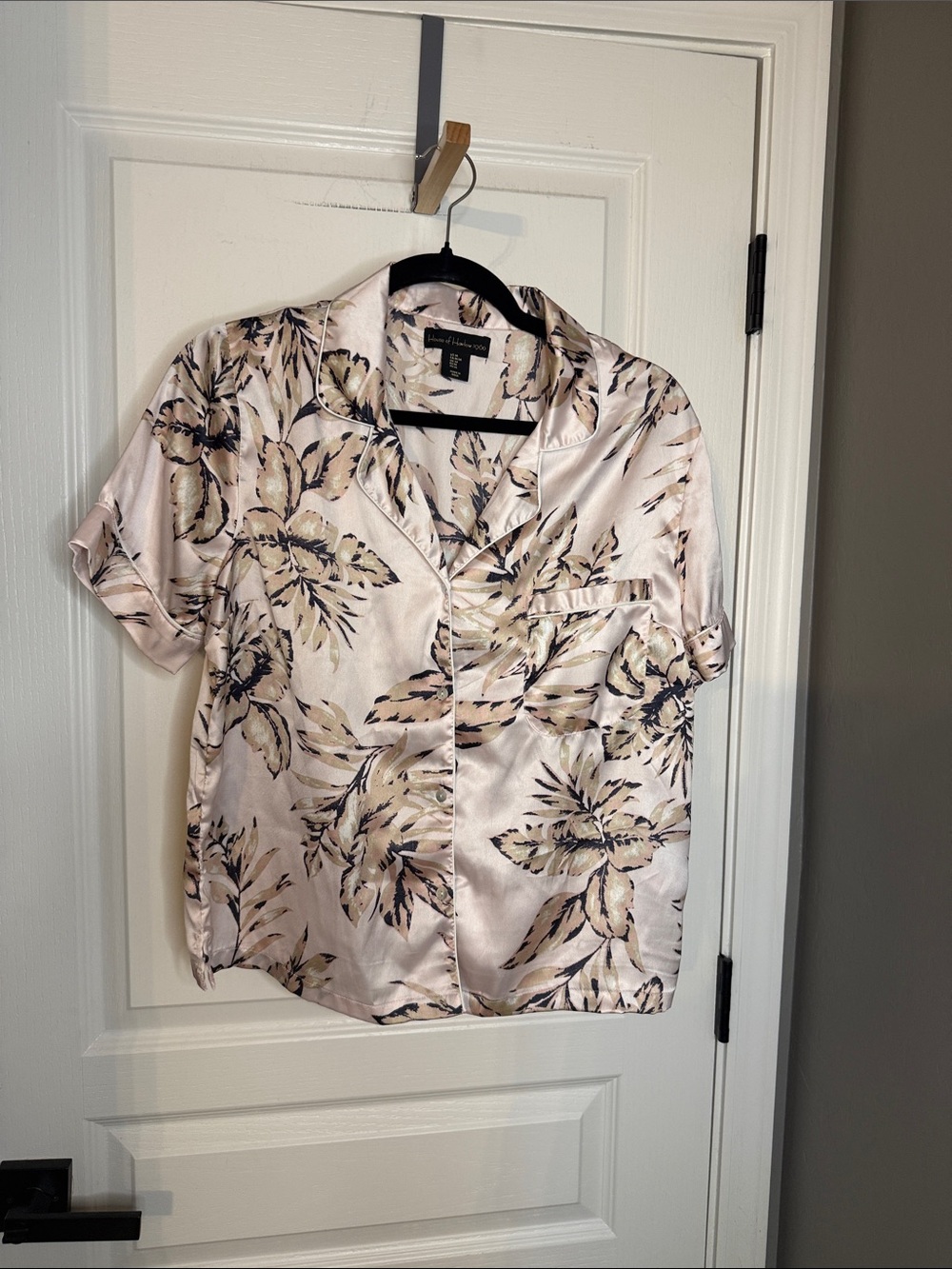 House of Harlow 1960 Pale Pink Floral Satin Button Front Camp Shirt